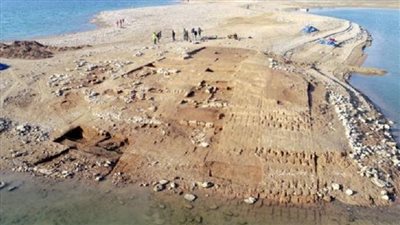 بسبب الجفاف وانحسار مياه نهر دجلة.. اكتشاف أطلال إمبراطورية عراقية قديمة | فيديو 