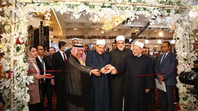 المفتي يفتتح معرض الشهيد لنبذ العنف والتطرف | صور