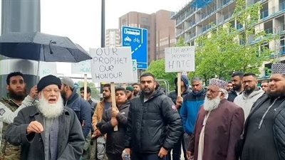 سحب فيلم مسيء عن فاطمة الزهراء بنت النبي من سينمات بريطانيا عقب مظاهرات عارمة