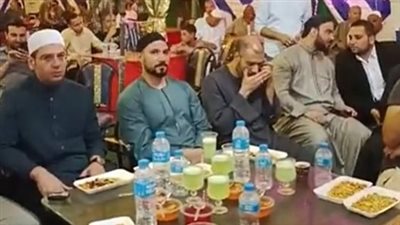 بالابتهالات والمدائح النبوية.. الداعية عبد الله رشدي يحتفل بحفل زفاف شقيقه في البحيرة | بث مباشر 