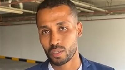 موهبة فنية مدفونة.. عامل النظافة صاحب مقطع فيديو الغناء بأحد المولات: نفسي حد يكتشفني | بث مباشر 