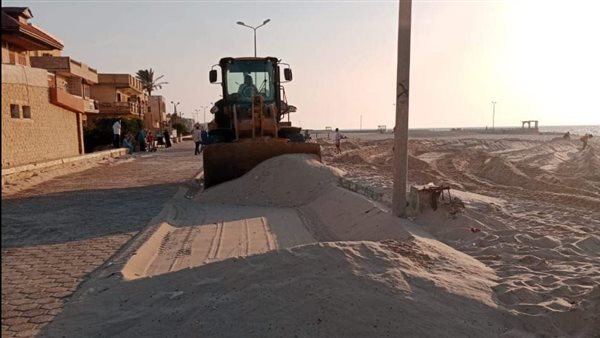 رفع الرمال من كورنيش