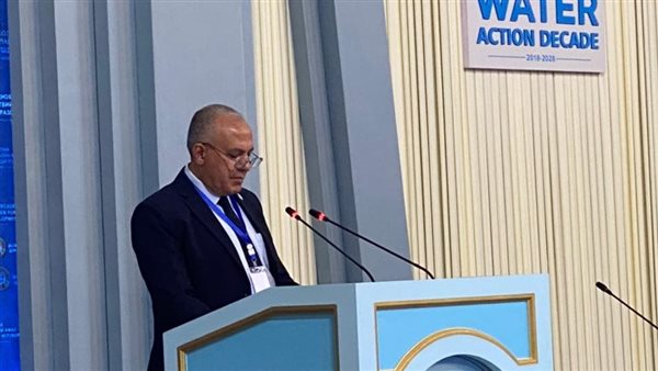 وزير الري في مؤتمر