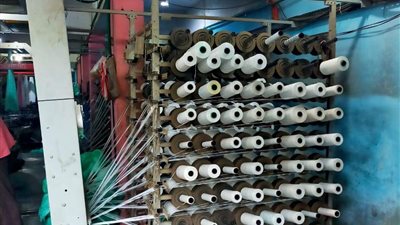 ضبط مخالفات بيئية وتموينية داخل عدد من المصانع بقليوب