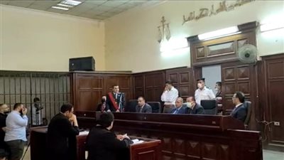 ساعدت عشيقها على تعذيب طفلها.. القصة الكاملة لمحاكمة بائعة مناديل متهمة بقتل ابنها بالغربية