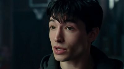 بطل فيلم The Flash في أزمة قانونية جديدة | تفاصيل 