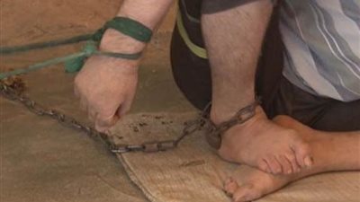 الداخلية تكشف تفاصيل تقييد طفل من ذوي الهمم بجنازير حديدية بالجيزة 