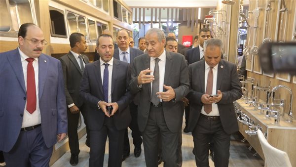 وزير التموين خلال