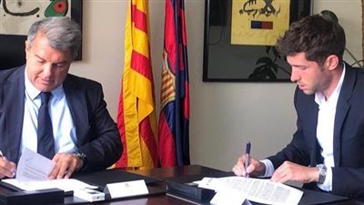 رسميًا.. برشلونة يعلن تجديد عقد سيرجي روبرتو حتى 2023