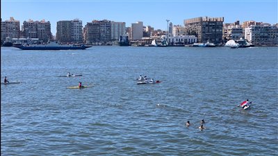 وزير الشباب والرياضة يشهد تدريب لـ الكياك والغوص بقناة السويس | صور