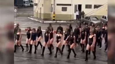 الجيش الكولومبي يفتح تحقيقًا في واقعة ارتداء مجندات ملابس السباحة خلال عرض عسكري | فيديو 