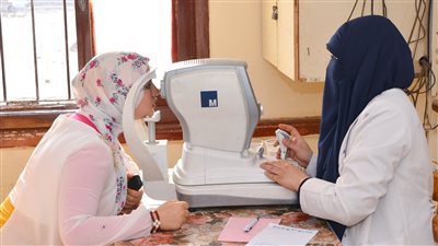 توقيع الكشف الطبي على 963 مواطنًا وصرف 285 نظارة طبية بالمحلة
