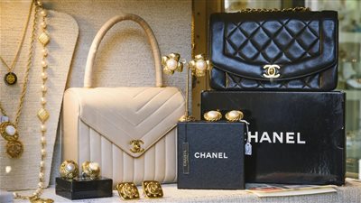 وقف العملاء بالطابور أمام المتاجر.. شانيل العالمية تربح 5 مليارات دولار في 2021