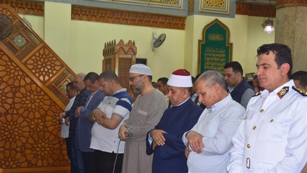 صلاة الجمعة بمسجد