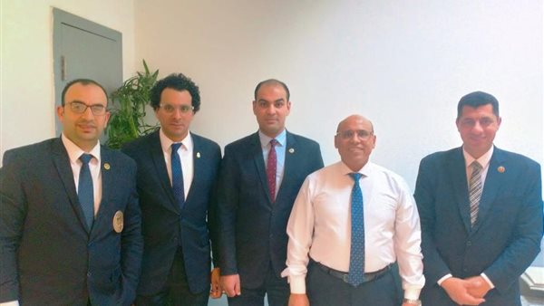 رجال جمارك مطار القاهرة