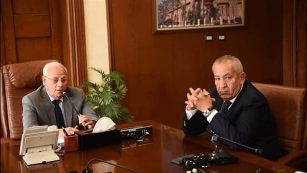 محافظ بورسعيد ورجل