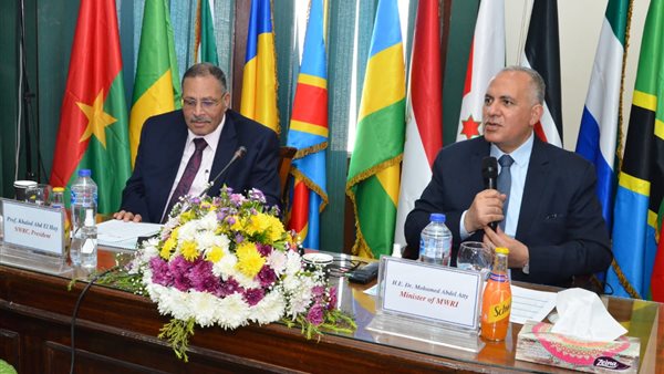 وزير الري في تسليم