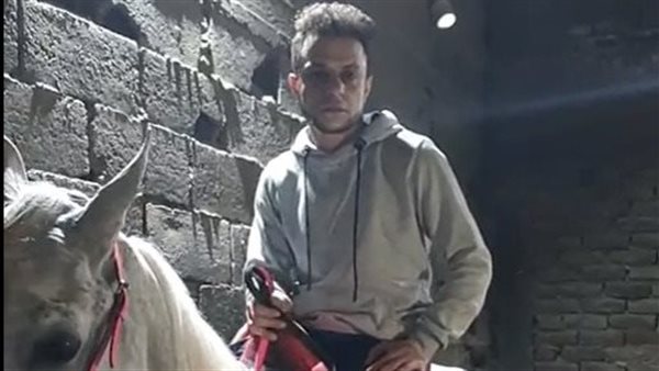 أحد الأشخاص يدعى