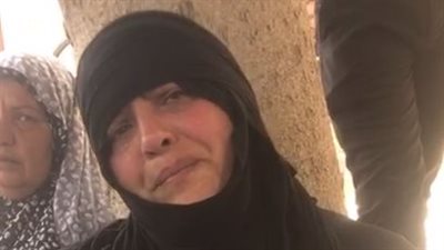 تأجيل محاكمة قاتل نجلي شقيقه بكفر الشيخ.. ووالدة الضحايا: ربيت ولادي والكفن خدهم مني | بث مباشر