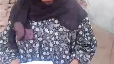 بقالي سنتين في الشارع.. مسنة كفيفة بالقليوبية تستغيث بالمسئولين: بيتي اتهد ومش عارفة أبنيه| فيديو 