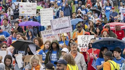 الآلاف يحتجون في واشنطن وولايات أمريكية ضد العنف المسلح