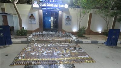 داخل مخازن سرية.. القبض على سائق حاول تهريب شحنة حشيش وأفيون وهيروين بقيمة 74 مليون جنيه بالسويس