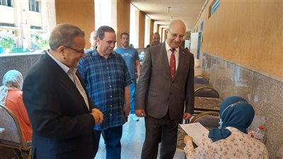 رئيس جامعة بنها يتفقد لجان الامتحانات بـ 6 كليات 