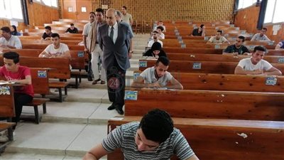 رئيس جامعة المنيا يتفقد أعمال امتحانات نهاية العام بلجان كليتي الزراعة والتمريض