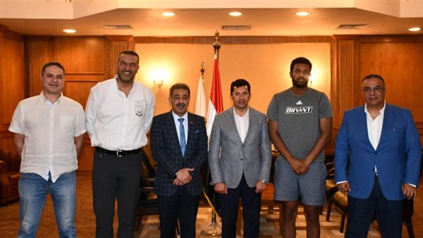 وزير الشباب والرياضة