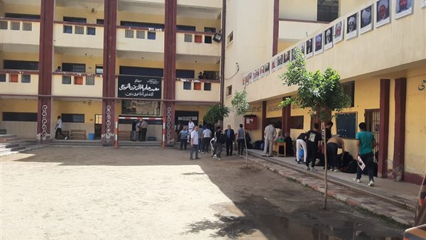  طلاب الأزهرية يدخلون