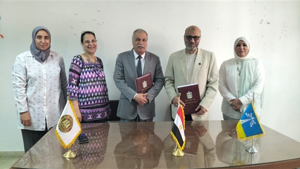 جانب من توقيع البروتوكول