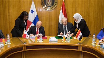 رئيسا اقتصادية قناة السويس وبنما يوقعان اتفاقية للتعاون المشترك وجذب المستثمرين │ صور