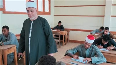 طلاب الأدبي بالثانوية الأزهرية يؤدون امتحان التاريخ اليوم