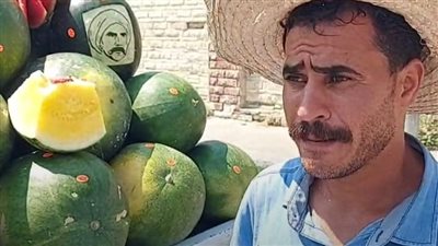 بث مباشر | بطيخة زرقاء.. بائع بطيخ في بورسعيد يبتكر طريقة جديدة لزيادة مبيعاته: برسم على البطيخة والناس بتجيلي من كل مكان
