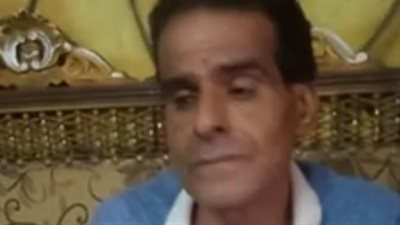 الشاعر ناصر دويدار يعتذر لعائلة أم كلثوم.. وحفيدها: سامحناه والسكينة على رقبتنا | بث مباشر