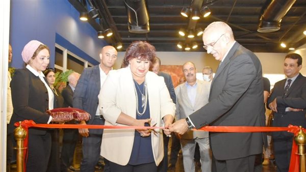 وزير الثقافة تفتتح