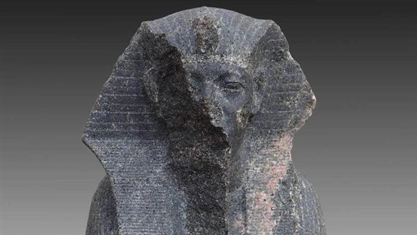  الكشف عن كتل حجرية