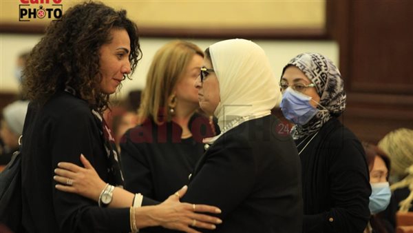 الدكتور هالة زايد،