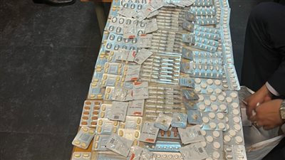 بالاشتراك مع صديقه.. جمارك مطار القاهرة الدولي تضبط راكبًا حاول تهريب أدوية باهظة الثمن | صور