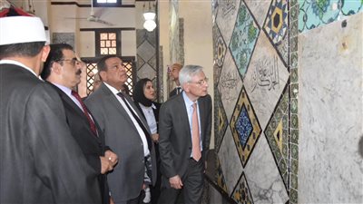 السفير الفرنسي وقرينته والقنصل العام يتفقدون المعالم السياحية بمدينة رشيد