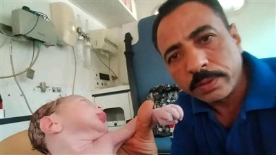 حكاية مسعف ببني سويف أنقذ طالبة فاجأتها آلام الولادة.. وأعاد 300 ألف جنيه وجدها بجانب مصاب 