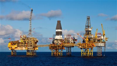 البترول تطرح مزايدة عالمية للبحث والاستكشاف عن الغاز والزيت الخام لعام 2022