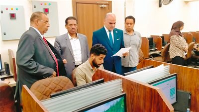 رئيس جامعة الأقصر يتابع امتحانات نهاية العام بكلية الحاسبات والمعلومات