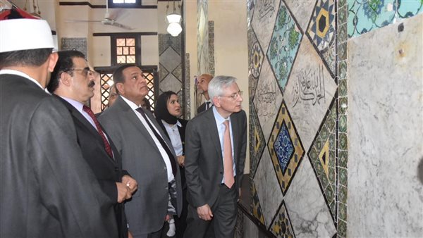 تفقد السفير الفرنسي