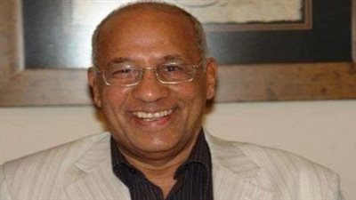 بعد فوزه بجائزة البابطين.. أبرز المعلومات عن الدكتور أحمد درويش 