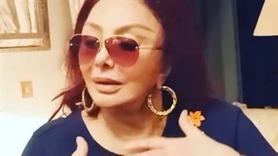 تتحدث عن مشوارها الفني وذكرياتها مع النجوم.. نبيلة عبيد تنشر فيديو من كواليس برنامجها الإذاعي الجديد | فيديو
