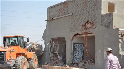 محافظ القليوبية يتفقد إزالة مبنى مخالف بقرية سرياقوس بمركز ومدينة الخانكة