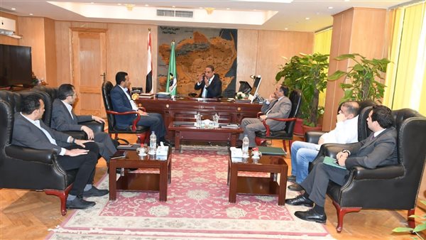 محافظ الفيوم يستعرض