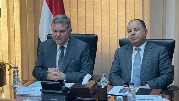 وزيرا المالية وقطاع