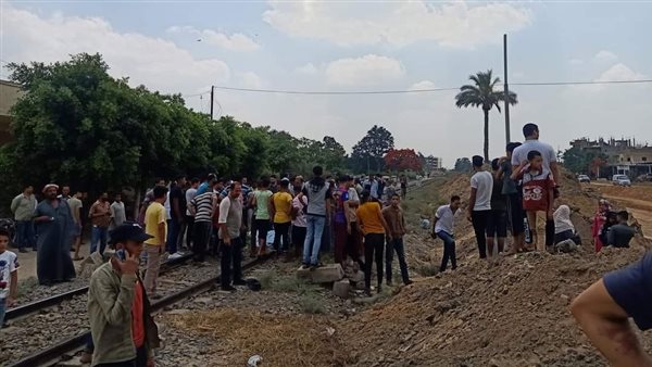 سقوط فتاة أسفل عجلات